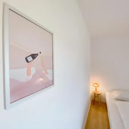 Le Velo Rouge - Airco & Parking Apartment