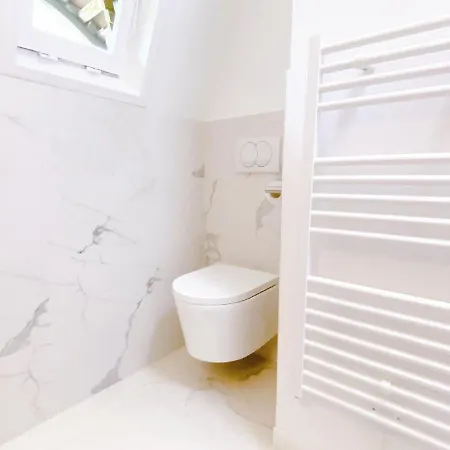 Le Velo Rouge - Airco & Parking Apartment *