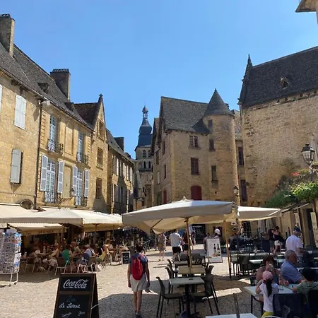 Le Velo Rouge - Airco & Parking